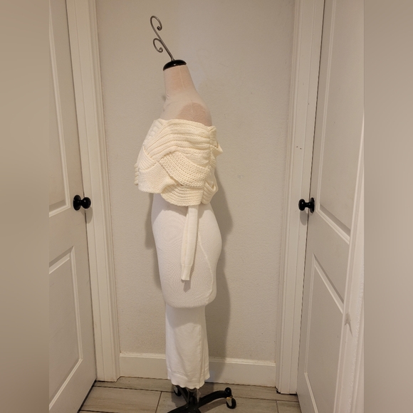 JluxLabel Off the shoulder cream dress - Picture 2 of 5